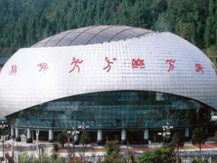 甘南体育中心球形网架加工安装